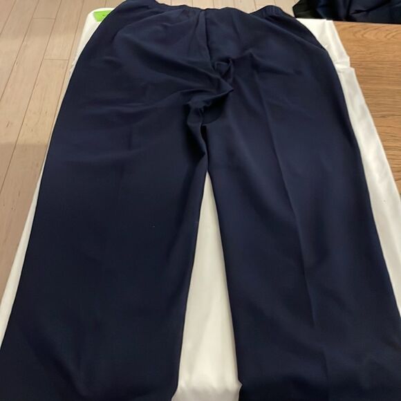 C. D. DANIELS NAVY PULL ON CAPRIS PANTS.  NEW WITH TAGS.   STRETCH - Picture 8 of 8